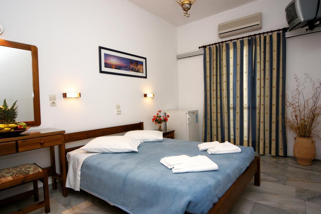 פארוס Anna Platanou Hotel חדר תמונה